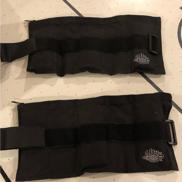 Ankle and Wrist Weights: 5 -Pound Pair—-previously used - Picture 3 of 6